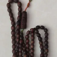 تسبیح چوبی بسیار قدیمی
