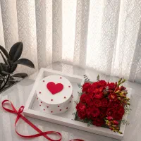 گل و کیک با هم