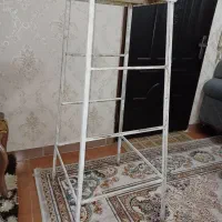 چهارپایه آهنی سفید