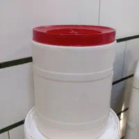 تعدادی ظرف ۱۰ کیلویی