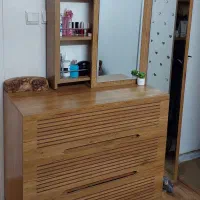 اینه ارایشی ۳تیکه بهم متصل میشود