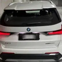 بی ام و x1 برقی