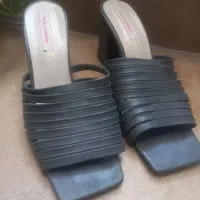 یک عدد صندل نو