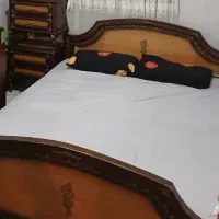 تخت دونفره و یک تخت یک نفره