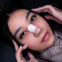 خدمات اکستنشن و کاشت و لیفت و لمینت