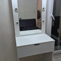 میز ارایش چراغدار