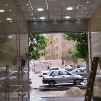 مغازه لوکس ۳۰ متری در بر خیابان جلفا  (پنج مهراب)