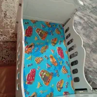 . تخت نوزاد .