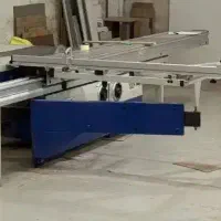 کارگر مونتاژ کار و نصاب در زمان اباد