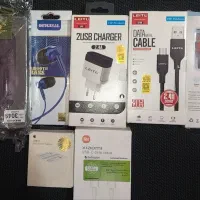 تعدادی سیم شارژر و ادابتور ایفون و سامسونگ ،و..