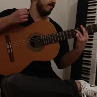 تدریس نوازندگی گیتار ، خوانندگی و آهنگسازی