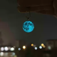 گردنبند ماه شبتاب همراه با زنجیر
