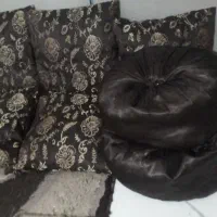 کوسن قهوه ای