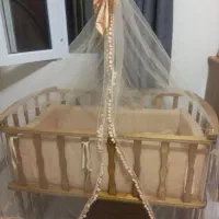 تخت کنار مادر