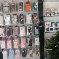 همکار خانوم در موبایل فروشی