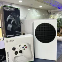 Xbox series s دو دسته همراه پایه شارژ