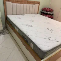 تخت وتشک کاملا نو فروش بدلیل مهاجرت