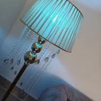 آباژور ایستاده