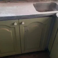 کابینت آشپزخانه خانه همراه سینگ ظرفشویی