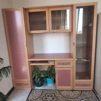 میز تحریر و کامپیوتر و کمد و ویترین