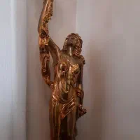 مجسمه چراغ دار و والان