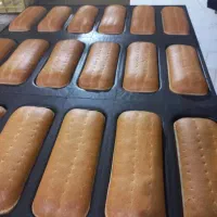کار در خط تولید نان فانتزی