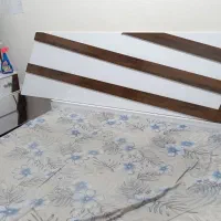 تخت دونفره و آینه دراور