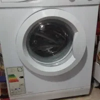 یک عدد ماشین لباسشویی به فروش میرسد