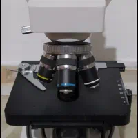 میکروسکوپ دو چشمی