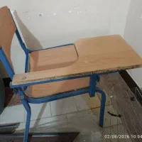 صندلی چوبی دسته دار