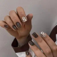 خدمات کاشت ناخن و آموزش