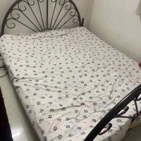 تخت فلزی