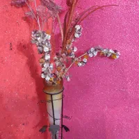 گلدان به همراه گل