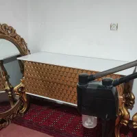 آینه و کنسول سلطنتی ارایشگاه