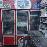 یخچال شیش در دو طرف نما