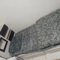 میز شیشه ای و تخت تک