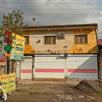 دو-مغازه-به-همراه-یک-واحد-مسکونی-در-خیابان-پر-تردد
