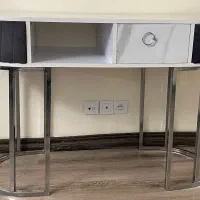 میز ناخن و صندلی