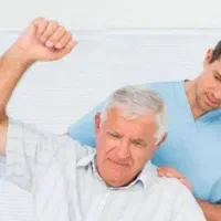 فیزیوتراپی و حرکت‌درمانی در منزل
