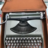 ماشین تحریر
