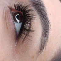 کاشت  و اکستنشن مژه