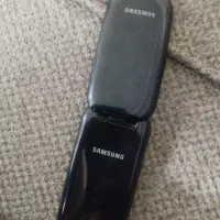گوشی سامسونگ تاشو اصلی درحد نو اصلا کار نکردم باهش