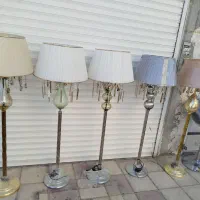 آباژور ایستاده