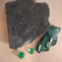 سنگ نگین زمرده خوش رنگ 3گرم