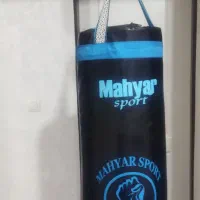 کیسه بوکس با دستکش