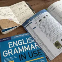 زبان انگلیسی به صورت مکالمه محور حتی درسفرو تفریح