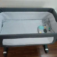 تخت کنار مادر