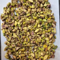 مغز پسته لپه شده