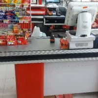 ۲ دستگاه مانتیور فول تاچ بهمراه ۲ عدد میز فروشگاهی