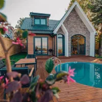 ویلای-خاص-استخردار-با-معماری-چوبی